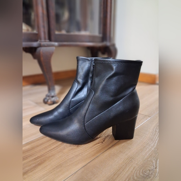 Amazon Boots - Picture 3 of 3